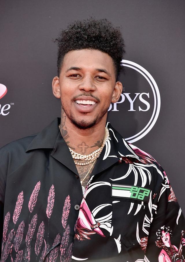 北京男篮84比74胜江苏迎开门红，赵睿首秀10分4助（北京男篮84-74力克江苏迎开门红，赵睿首秀贡献10分4助攻）