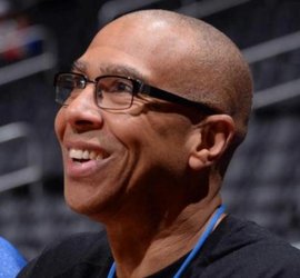 里程碑，海港中场徐新已为中国俱乐部出战200场比赛（徐新达成里程碑：代表中国俱乐部出战满200场）