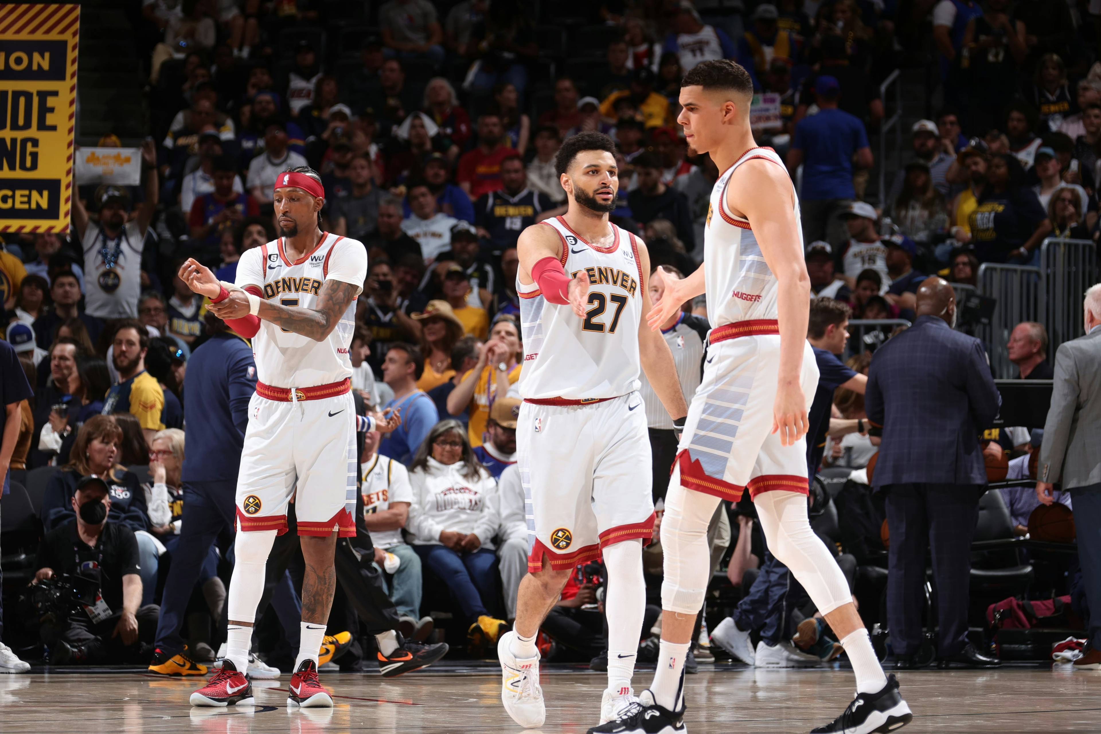 莱万传记：巴萨曾要求停止进球，不然需付给拜仁250万奖金（莱万传记披露：为避免向拜仁支付250万欧奖金，巴萨曾要求他别再进球）