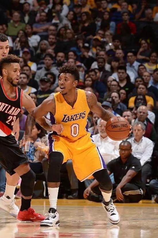 苏亚雷斯：作为主教练我要承担责任，球队有明显的变化和提高（苏亚雷斯：身为主帅我责无旁贷，球队的变化与进步十分明显）