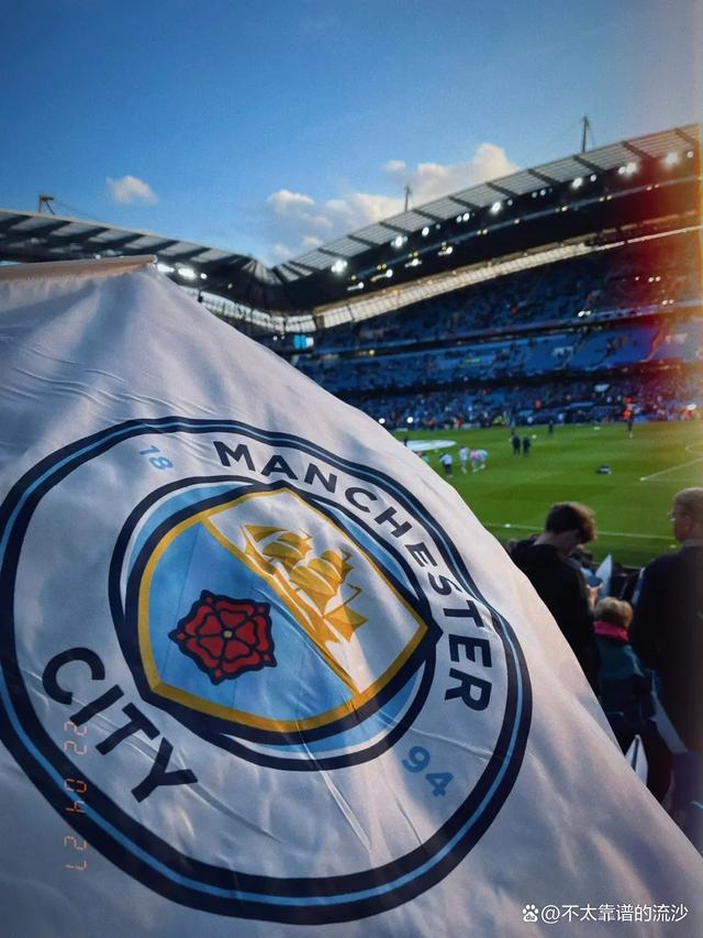 西甲裁判罚下昔日名哨，后者曾执法当年的米兰利物浦欧冠决赛（昔日名哨遭西甲裁判罚离场，曾主哨米兰对利物浦欧冠决赛）