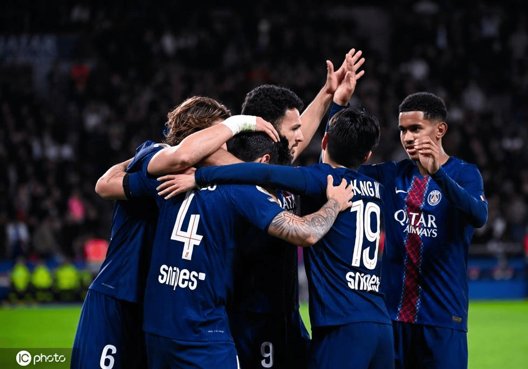 骄傲容易滋生狭隘，亚冠是为国出战，所以这个时候还...（傲气易致狭隘，亚冠承载国家荣誉，此时更应...）