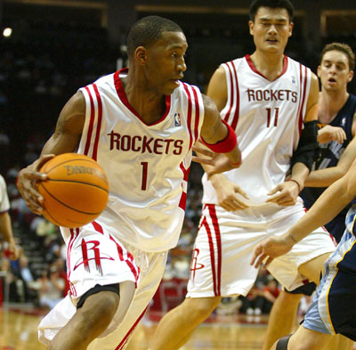 NBA：勇士主场狂胜灰熊 库里轰下45分（NBA：库里45分发飙，勇士主场大胜灰熊）