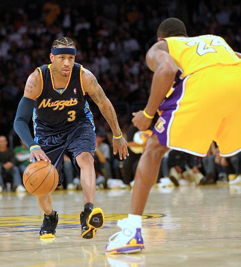 篮网爆冷胜绿军，三分雨浇灭凯尔特人反扑火焰（篮网冷擒绿军，三分狂潮浇熄凯尔特人反扑）