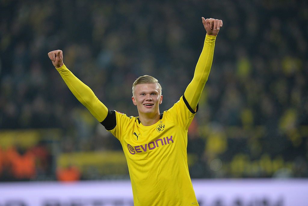 为国征战，感谢有你！国足官方为刚刚退役的尹鸿博送上祝福（尹鸿博正式退役，国足官方致以谢意与祝福）